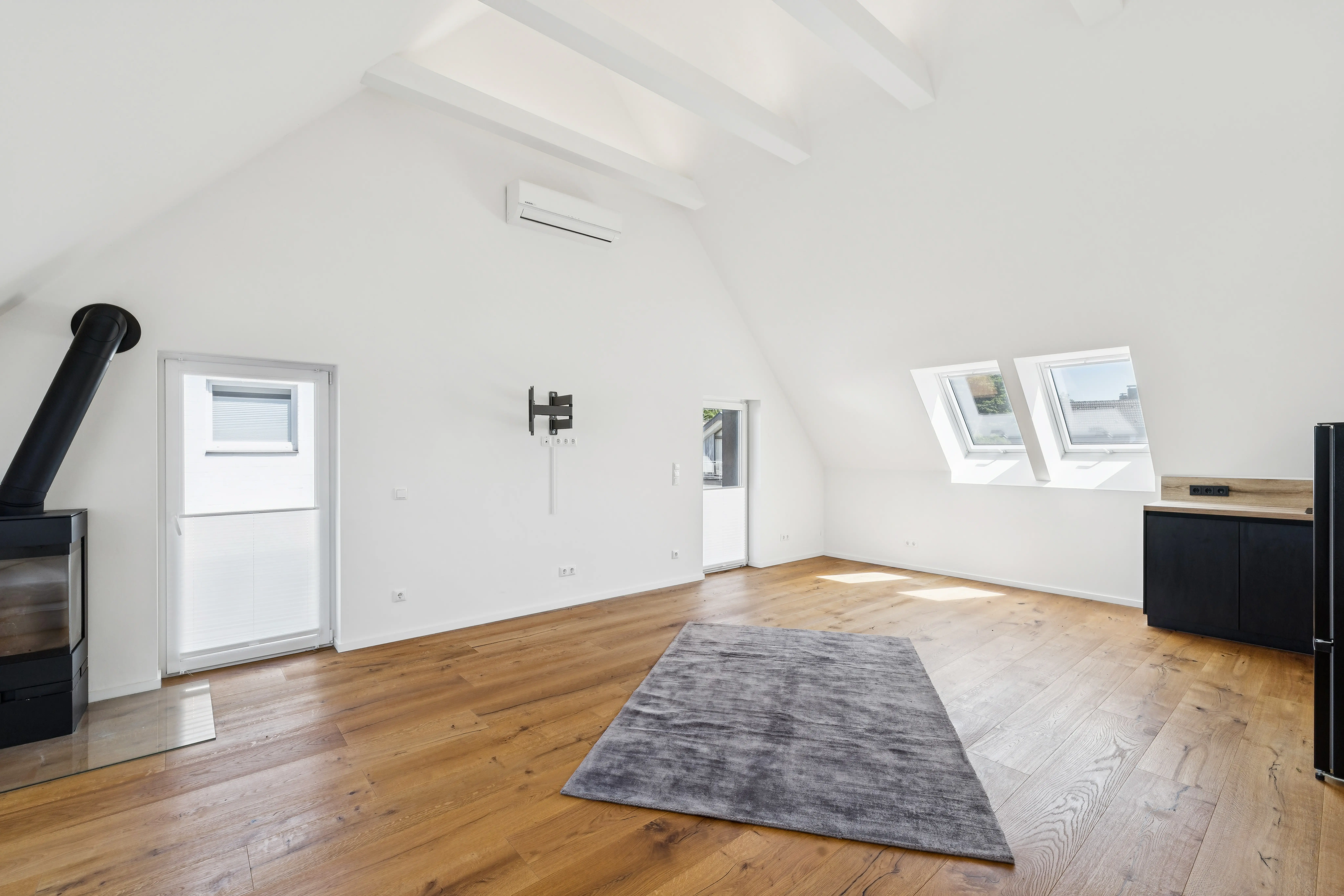 Immobilienmakler beim Besichtigungstermin